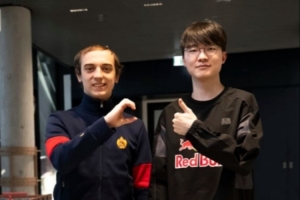 G2分享Caps、Faker合照：再次拒絕比心