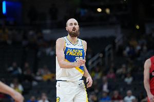 一人打一隊(duì)！赫夫開(kāi)場(chǎng)5中5&三分4中4獨(dú)得14分幫助步行者14-9領(lǐng)先