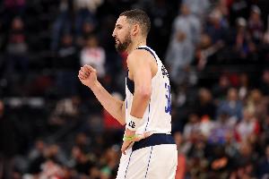 火力差距大！克萊下半場命中6記三分 快船全隊僅命中3記