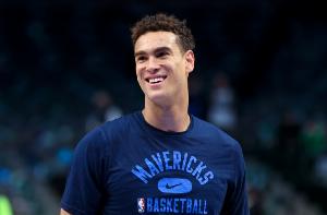 晴雨表！本賽季德懷特·鮑威爾有得分時獨行俠4-1 反之則是0-11！