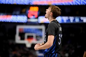 狀元風(fēng)采！弗拉格單打萊昂納德 轉(zhuǎn)身強(qiáng)投命中還要加罰