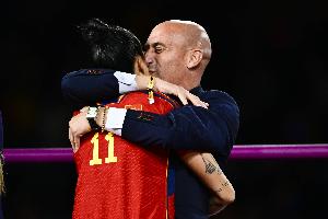 盧比亞萊斯：我沒必要向珍妮道歉，那個吻出于喜悅而非任何性暗示