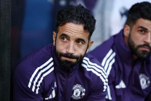 曼聯(lián)近27次在英超作客倫敦共取得4勝：3勝富勒姆+1勝水晶宮