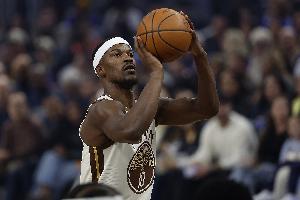 巴特勒談摔倒：屁股著地了當(dāng)時(shí)確實(shí)有點(diǎn)疼 但現(xiàn)在沒事了