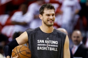 斯普利特：波波當(dāng)年告訴我 ‘你剛到美國(guó)不熟悉隊(duì)友 就不會(huì)上場(chǎng)’