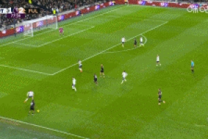 真扣籃！希門(mén)尼斯前插高舉雙手扣籃攻門(mén)，被出示黃牌