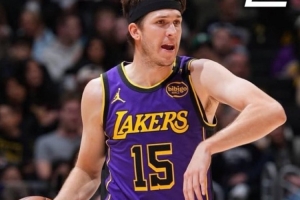 本賽季場(chǎng)均28+5+5且真實(shí)命中率65+%的球員：約基奇、字母、里夫斯