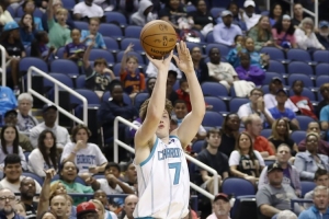 黃蜂主帥：克尼佩爾的出手選擇很合理 他為其他隊友創(chuàng)造了空間