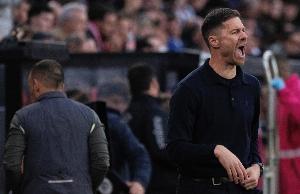 DAZN分析師：阿隆索在勒沃庫森有兩個(gè)真正的邊后衛(wèi)，但在皇馬沒有