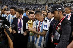 記者：梅西斯卡洛尼將出席華盛頓的世界杯抽簽，現(xiàn)場交還原版獎杯