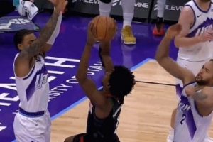 正好是我的節(jié)奏！阿門突破慢三步+歐洲步 李凱爾候個正著大帽！