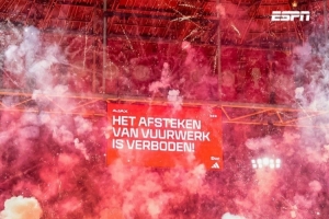 因球迷燃放煙火而取消！官方：阿賈克斯vs格羅寧根補賽將閉門舉行