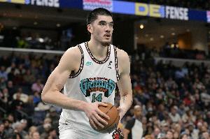 超高效！埃迪三節(jié)14中11砍下22分15板 得分已創(chuàng)賽季新高