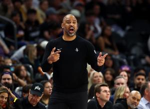 烏度卡：我們讓喬治6投0中并有8次失誤 顯然對(duì)他防守得很成功