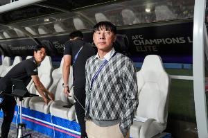 蔚山后衛(wèi)自爆被前主帥申臺龍扇耳光，后者下課后稱球員不聽他指揮