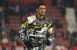 記者：貝林厄姆轉(zhuǎn)為攻擊型中場后沉迷突入禁區(qū)，如今已迷失自我