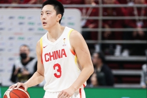 媒體人：胡明軒是正值當打之年的全明星后衛(wèi) 怎么會低迷成這樣？