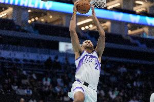 止頹！李凱爾空切雙手扣籃打破爵士6分鐘得分荒 此前被火箭轟19-0