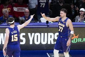 紫金雙槍！東契奇與里夫斯過(guò)去2場(chǎng)比賽已合砍140分