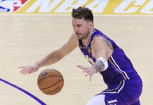 東契奇生涯打鵜鶘場均28.6分 為史上個人對鵜鶘場均最高分