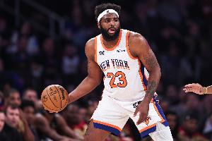 活力十足！米切爾·羅賓遜4中1拿到2分拼下15板 其中7前場(chǎng)板