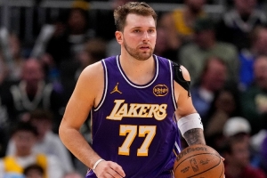 東契奇連續(xù)6場砍30+ 湖人隊史第六人&比肩詹姆斯/科比/奧尼爾等