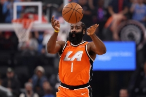 隊記：哈登肯定想離開不堪的快船 但現(xiàn)在尋求交易也面臨重重困難