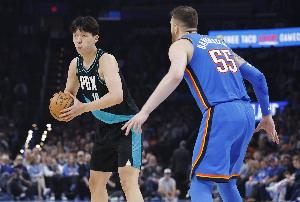 美記：開(kāi)拓者這么打有局限性 楊瀚森至少能像小加一樣帶動(dòng)起隊(duì)友