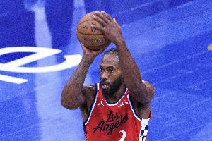 敗局已定&小卡末節(jié)19分！美記：若換做其他球星 我會(huì)大加贊揚(yáng)