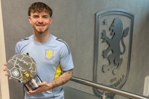 PFA向埃利奧特頒發(fā)特別貢獻(xiàn)獎(jiǎng)，表彰球員U21歐洲杯出色表現(xiàn)