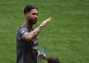 羅馬諾：拉莫斯不打算退役，他希望隨西班牙隊(duì)出戰(zhàn)世界杯