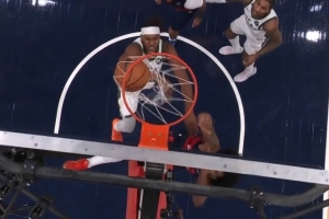 摧枯拉朽！米德爾頓背傳巴格利 后者暴起力壓特納雙手隔扣