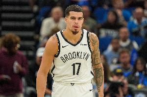 真準(zhǔn)?。⌒∵~克爾·波特半場(chǎng)5記三分轟下17分1板1助1斷