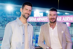 貝克漢姆觀戰(zhàn)F1卡塔爾大獎賽，社媒曬與德約科維奇、內(nèi)維爾合照