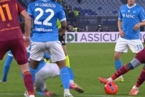 弗洛倫齊談那不勒斯進(jìn)球前疑似犯規(guī)：判罰沒問題，科內(nèi)都想站起來