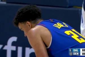 狀元又如何！斯潘塞·瓊斯中路突破 過掉弗拉格雙手暴扣！