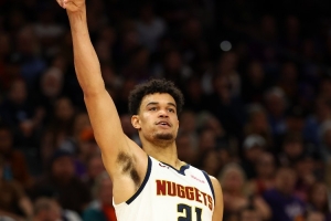 奇兵！斯潘塞·瓊斯半場8中7砍生涯新高19分 三分3中3