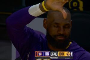 節(jié)目效果炸裂！狄龍背打布朗尼被逼走步 替補席詹姆斯比