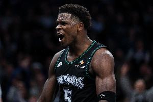 愛德華茲連續(xù)5場(chǎng)30+！場(chǎng)均37.2分 命中率56.1%三分命中率49%！