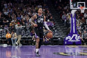 扣籃盛宴！基昂特·喬治上半場(chǎng)8中5得13分3板2助 上一場(chǎng)0分8失誤