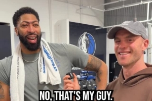 用一個(gè)詞形容詹姆斯？AD：專注 他對(duì)自己教練組和隊(duì)友都嚴(yán)格要求