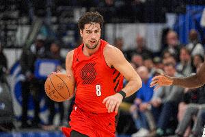 解說：開拓者能控球的后衛(wèi)都傷了 能打的后衛(wèi)是真沒組織功能