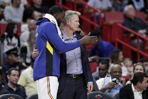 科爾憶73勝賽季：打灰熊時(shí)追夢(mèng)曾在中場(chǎng)時(shí)說 他們很想要這個(gè)紀(jì)錄