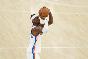 探囊取物！亞歷山大翻身跳投命中 連續(xù)第94場拿到得分20+