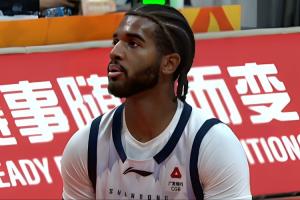 犯規(guī)依舊多！克里斯半場4次犯規(guī) 7中4拿到10分1板1助