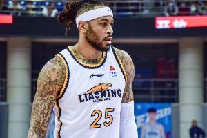 默契依舊！莫蘭德上半場(chǎng)4中3 得到6分5板2助1斷2帽填滿數(shù)據(jù)欄