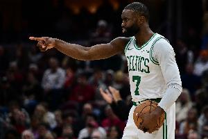 次節(jié)狂轟18分！杰倫·布朗半場14中9砍下22分2助1斷