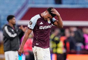 埃梅里：沃特金斯一直受膝傷困擾，他需要休息來緩解疼痛