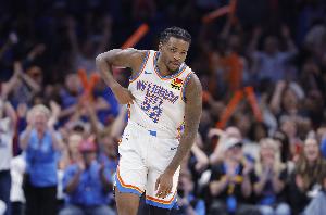 持續(xù)發(fā)力！追夢傳球失誤 華萊士搶斷反擊一條龍打停勇士