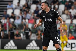 尤文官方：加蒂右膝內(nèi)側(cè)半月板損傷，需要接受手術(shù)治療